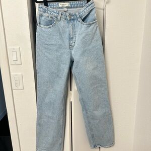 Abercrombie “the ‘90s High Rise Relaxed Jean”